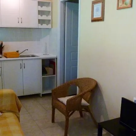 The Mayflower & شقة فندقية 3*