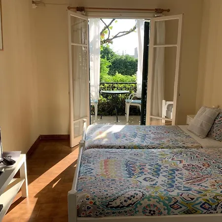 アパートホテル The Mayflower & モライティカ