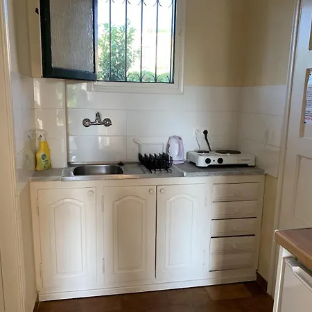 The Mayflower & 아파트호텔 모라이티카