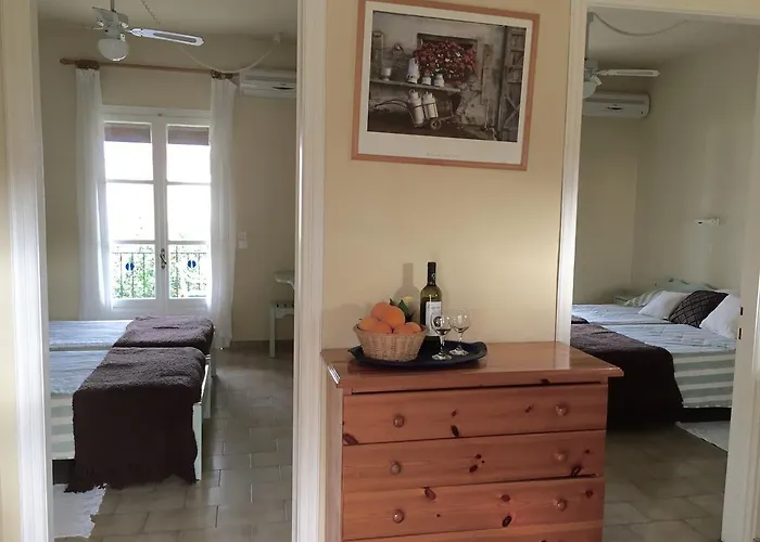 Апарт-отель The Mayflower & 3*