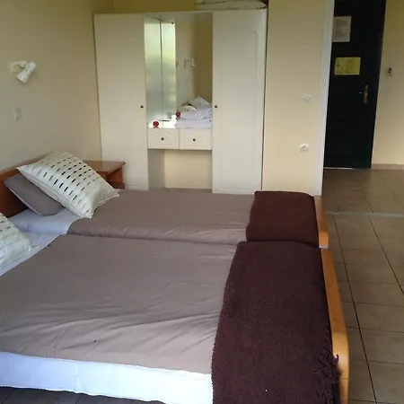 The Mayflower & Hotel de apartamente Moraitika