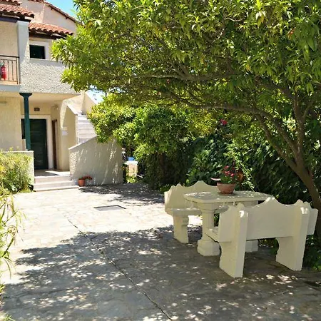 The Mayflower & Hotel de apartamente Moraitika