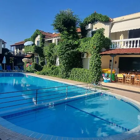 The Mayflower & Aparthotel Moraitika